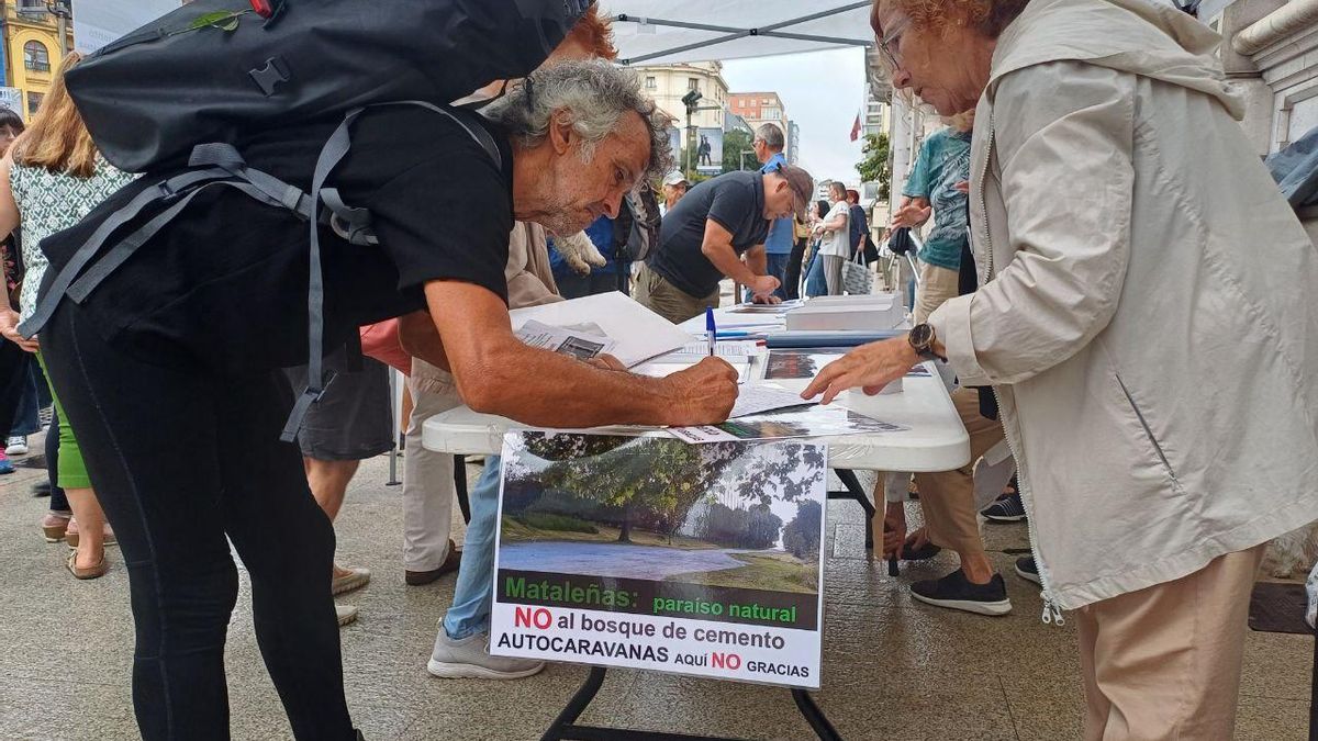 Firmas contra el parking de autocaravanas en Mataleñas.