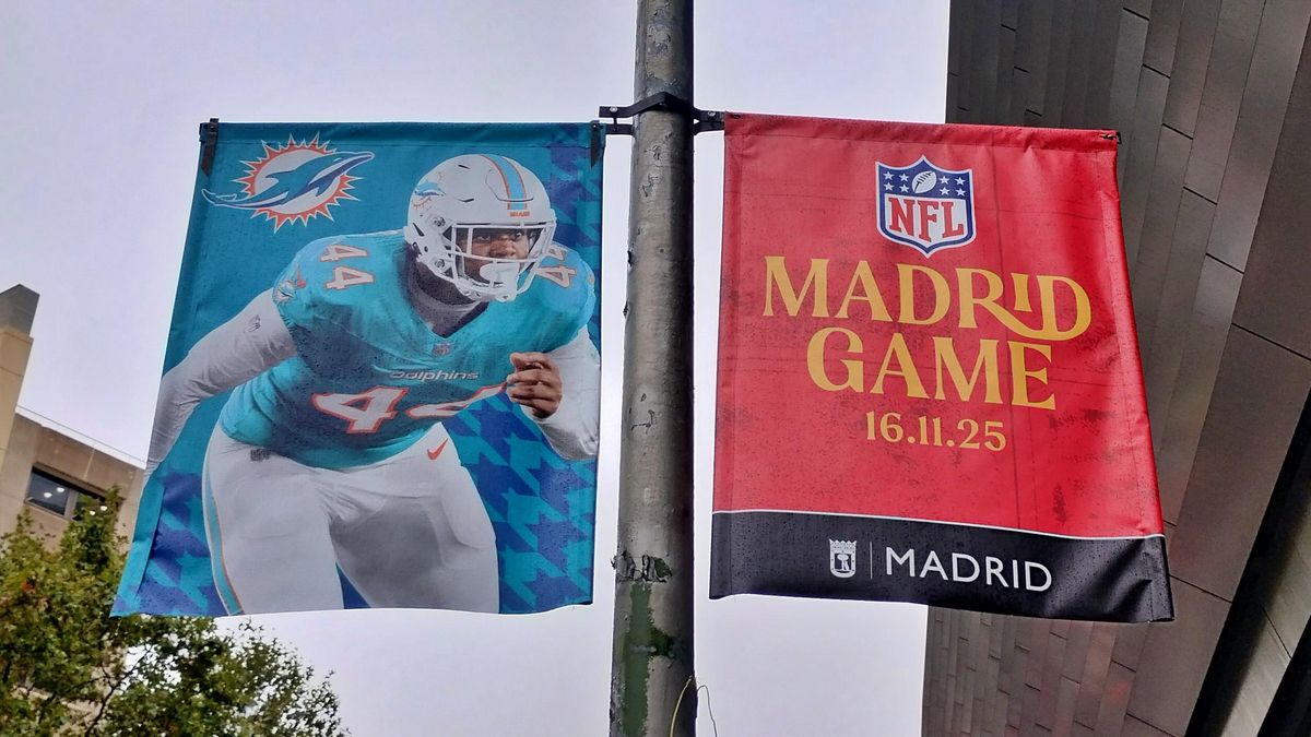 Carteles anunciando el partido de la NFL en Madrid, en el entorno del Santiago Bernabéu