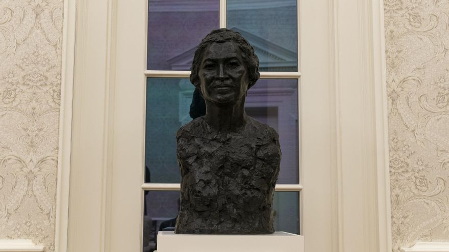 Busto de Rosa Parks colocado en el Despacho Oval