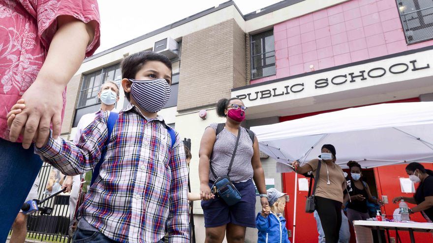 Vista de estudiantes de escuelas públicas de Nueva York. EFE/Justin Lane/Archivo