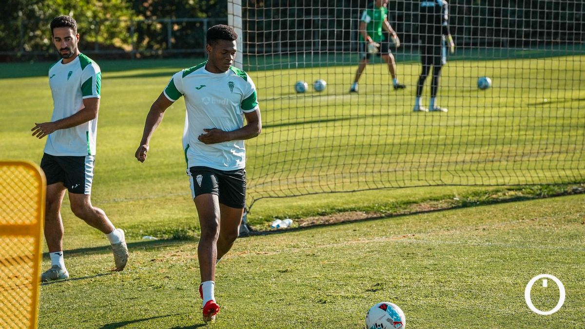 Ntji durante un entrenamiento con el Córdoba CF