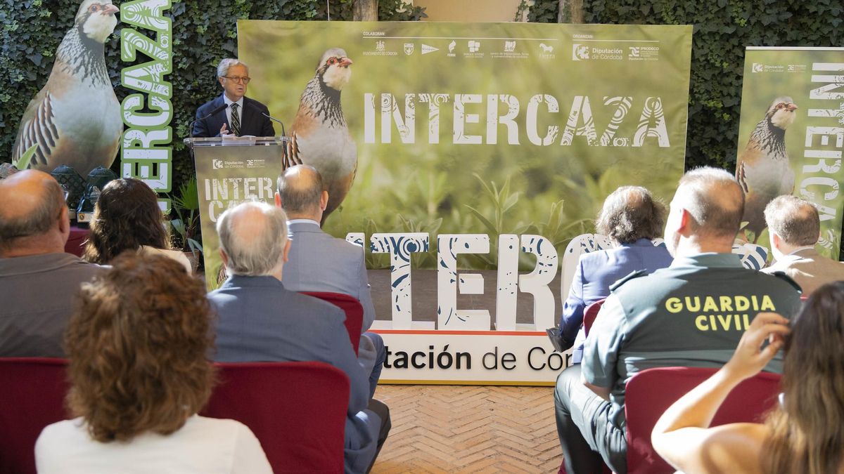 Foto de familia de la presentación de Intercaza en la Diputación