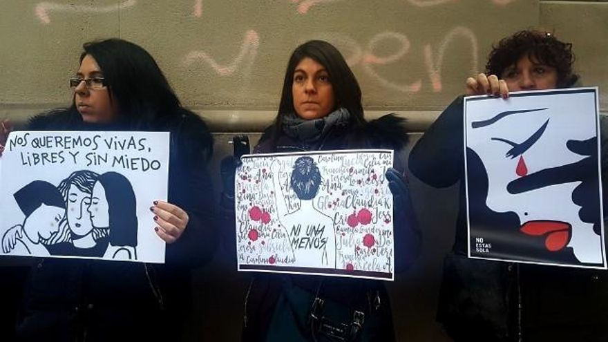 Concentración frente a la sede de UGT en León en recuerdo a Laura Luelmo y contra la violencia machista. 1