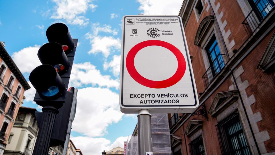 Almeida acelera para evitar que su pleito contra Madrid Central devuelva la barra libre de coches al centro