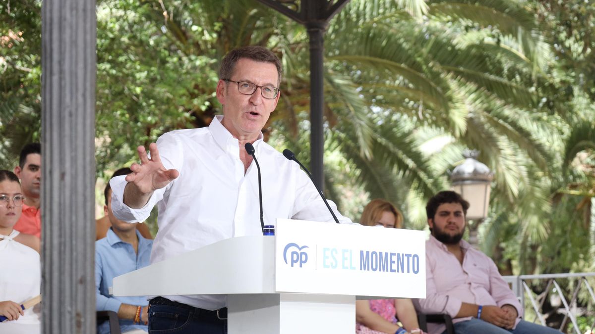 Archivo - El candidato del PP a la Presidencia del Gobierno, Alberto Núñez Feijóo, durante un acto en Ciudad Real.