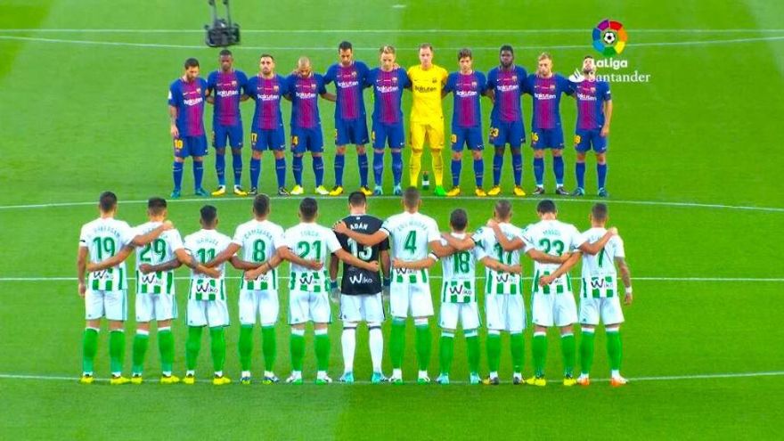 Así ha sido el conmovedor minuto de silencio en el Camp Nou: "Tots som Barcelona"