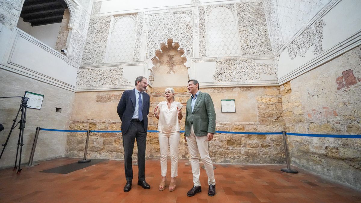 La consejera de Cultura y Deporte en funciones de la Junta, Patricia del Pozo, y el alcalde de Córdoba, José María Bellido, visitan las obras en el enclave monumental de la Sinagoga