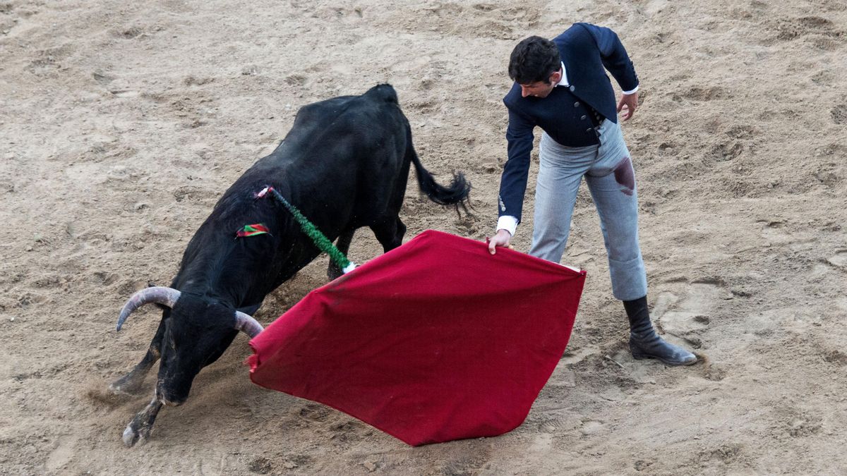 Diverses organitzacions animalistes es concentren a Muro contra la celebració de festejos taurins