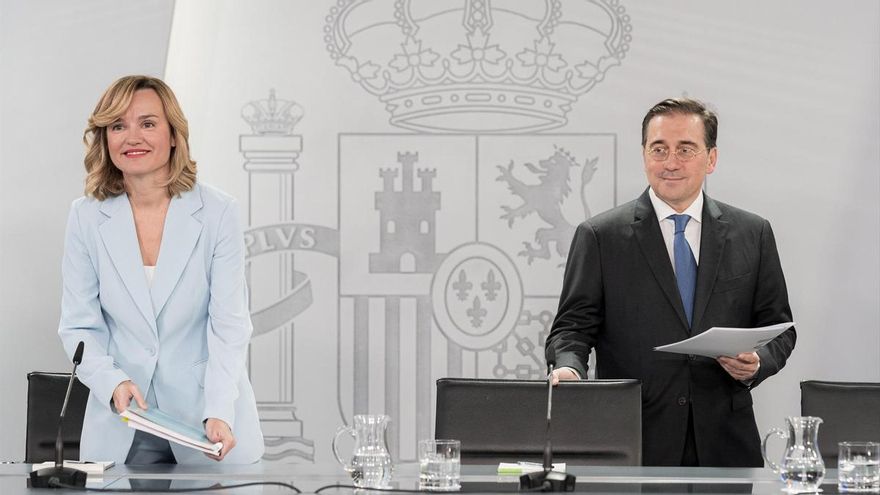 La ministra Portavoz, Pilar Alegría y el ministro de Asuntos Exteriores, José Manuel Albares, en la rueda de prensa posterior al Consejo de Ministros, este martes