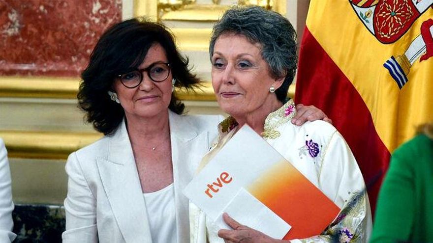 Carmen Calvo y Rosa María Mateo.