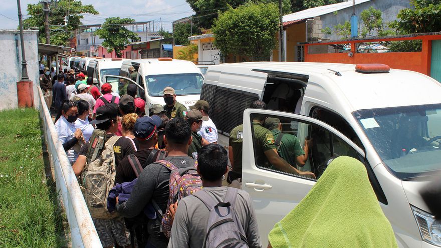 Nueva caravana migrante se entrega a autoridades mexicanas tras 40 kilómetros