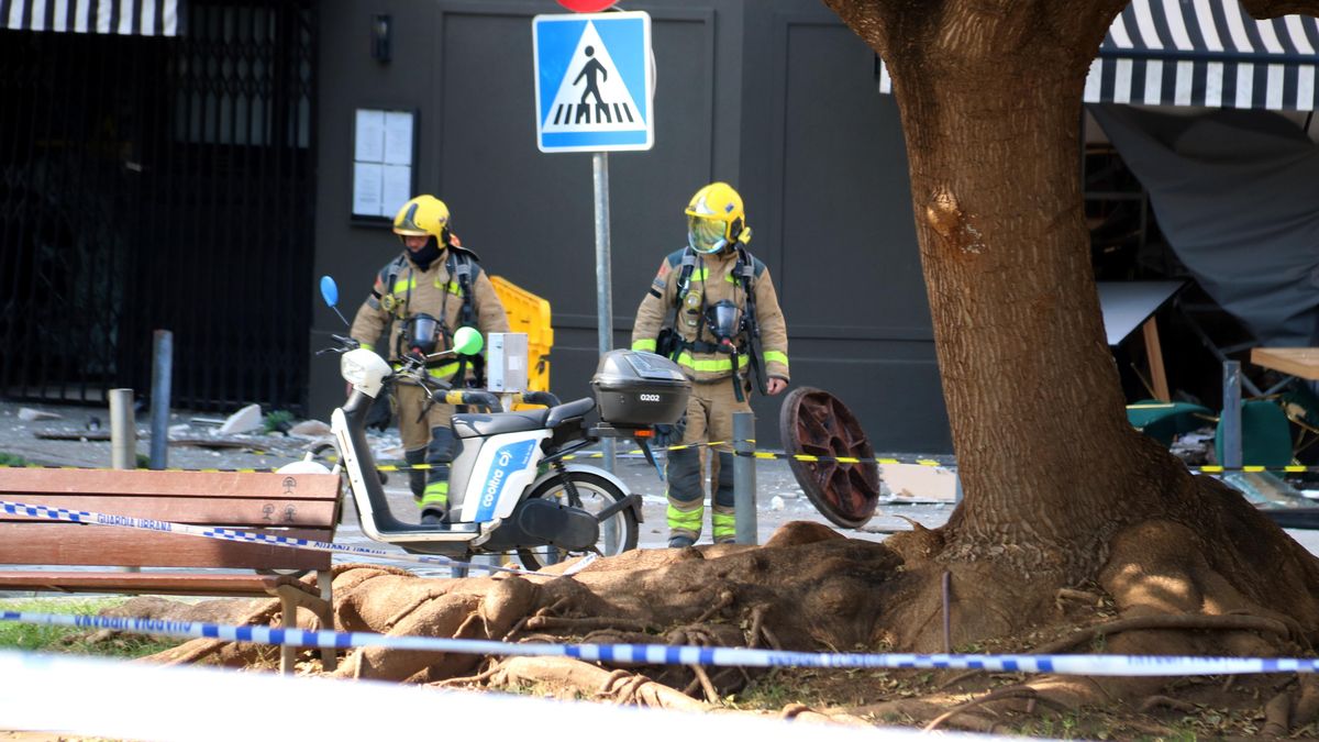 Los Bomberos evacúan a medio millar de vecinos de L'Hospitalet por una fuga de gas "muy peligrosa"