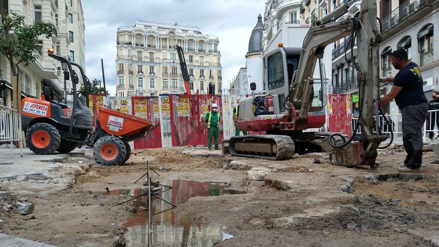 Maquinaria en las obras de la estación de Gran Vía