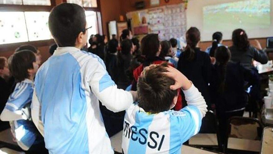 Qué pasará con las clases en los colegios los días que la Selección Argentina juegue en el Mundial de Qatar 2022
