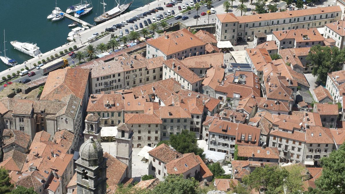 La trama urbana de Kotor desde el Castillo de San Juan.