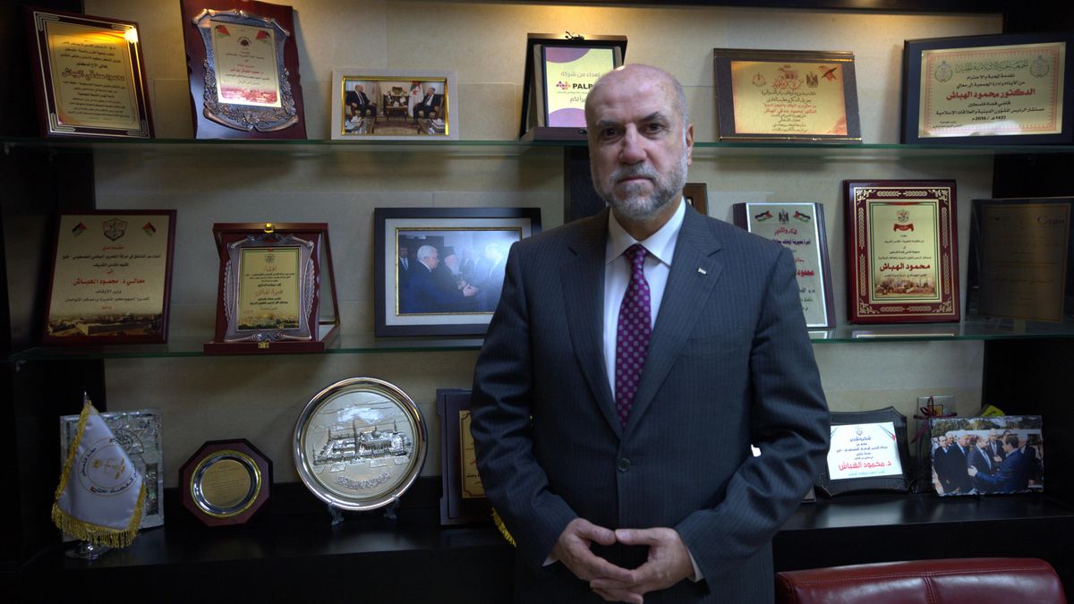 Mahmud Al Habbash in his Ramalá office (Bank), where he serves as a supreme judge of the Islamic law for the AP.