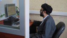 Clérigos asesoran por teléfono o internet a los iraníes más píos sobre una gran variedad de asuntos personales en el Centro Nacional de Respuesta a Preguntas Religiosas de la ciudad de Qom (Irán).