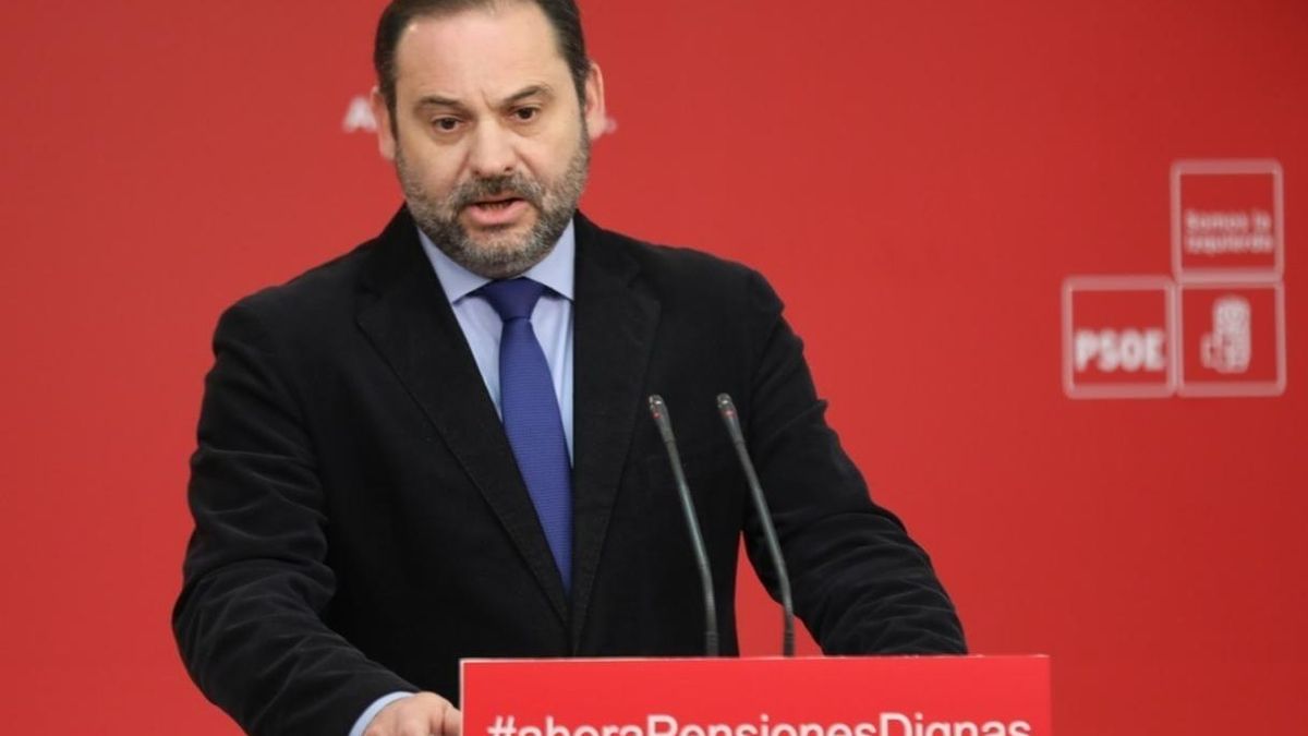 Ábalos (PSOE) acusa al Gobierno de "dejar languidecer" el sistema de pensiones para plantear "un sistema privado"