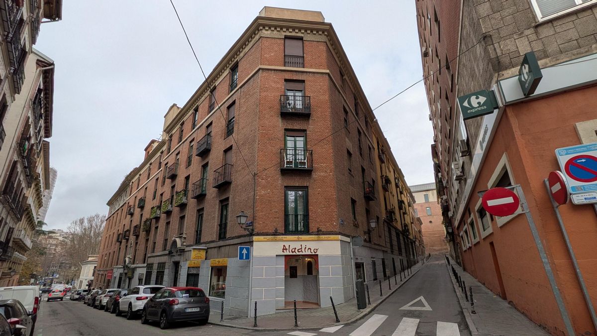 Una de las esquinas de la manzana de viviendas propiedad de la Casa de Alba en el distrito Centro