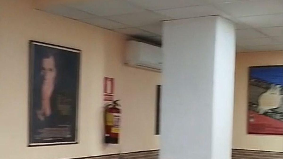 Cartel de 'El Padrino III' en la pared del Eurobar Coppola.