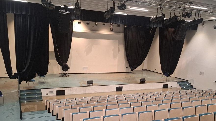 Estado del auditorio durante la inundación