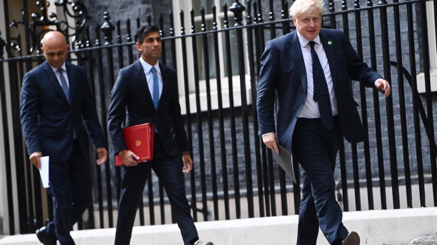 Boris Johnson, otra vez en la cuerda floja tras la dimisión de sus ministros de Economía y Sanidad