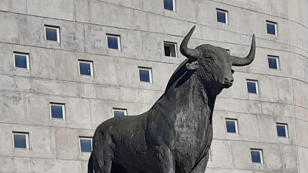 Entrada a la plaza de toros de Carabanchel