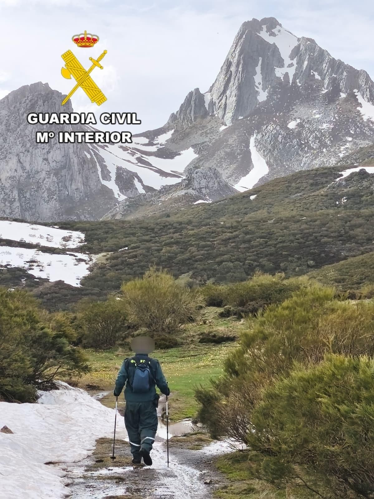 Un miembro de la Guardia Civil, durante las operaciones de búsqueda de Ramón González.