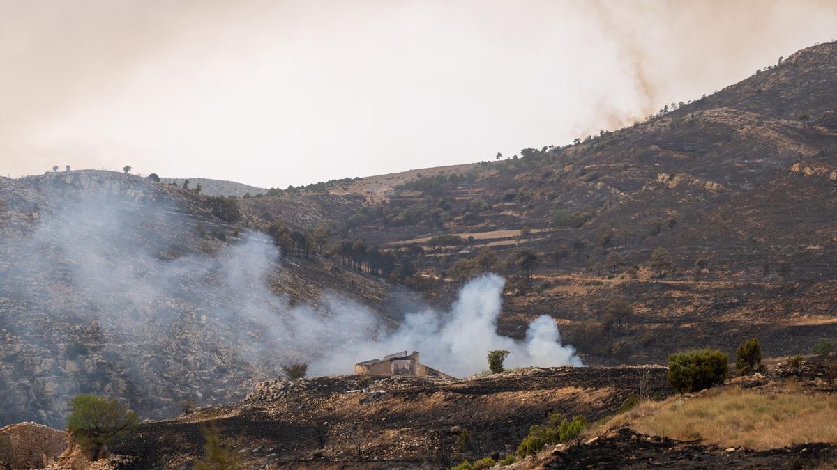 El incendio de Ejulve (Teruel) sigue activo, pero la evolución es favorable y se encuentra en vías de estabilización