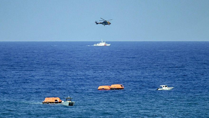 Ascienden a ocho los muertos en el naufragio de un barco con 267 personas a bordo frente a la costa del norte de Chipre