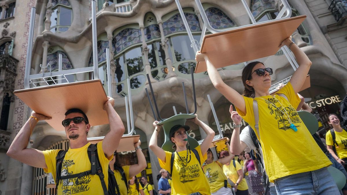 Los docentes de Catalunya rechazan el acuerdo entre los sindicatos y el Govern para poner fin a las huelgas
