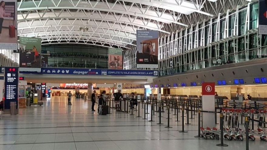 El Gobierno establece una "reducción gradual" de los requisitos para ingresar al país