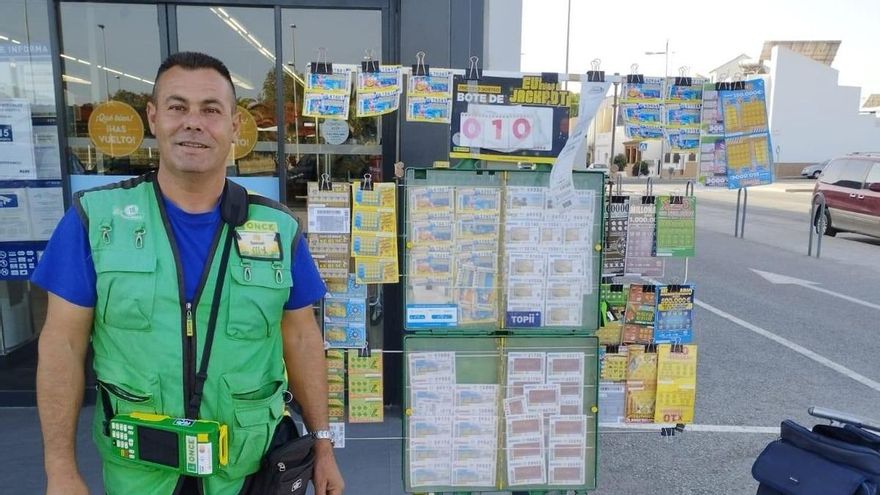 Seis vecinos de Lebrija ganan 210.000 euros con el premio de la ONCE