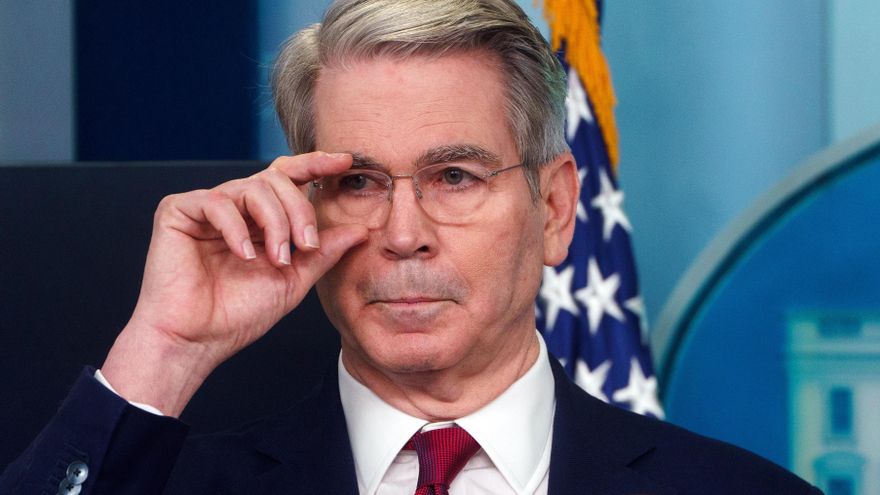 El secretario del Tesoro de EE.UU. dice no darle mucho crédito a la devaluación de Moody's