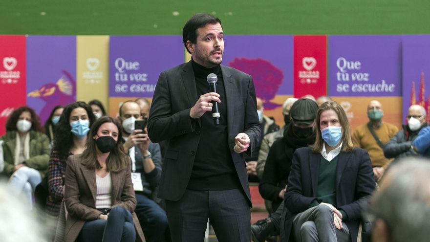 El ministro de Consumo, Alberto Garzón, interviene en un acto público de campaña electoral, en el Polideportivo Lavaderos, a 5 de febrero de 2022, en Burgos, Castilla y León (España). Los ministros intervienen en este mitin para mostrar su apoyo al candidato de Unidas Podemos a la Junta de Castilla y León y participar en un acto electoral de cara a las elecciones del próximo 13 de febrero.