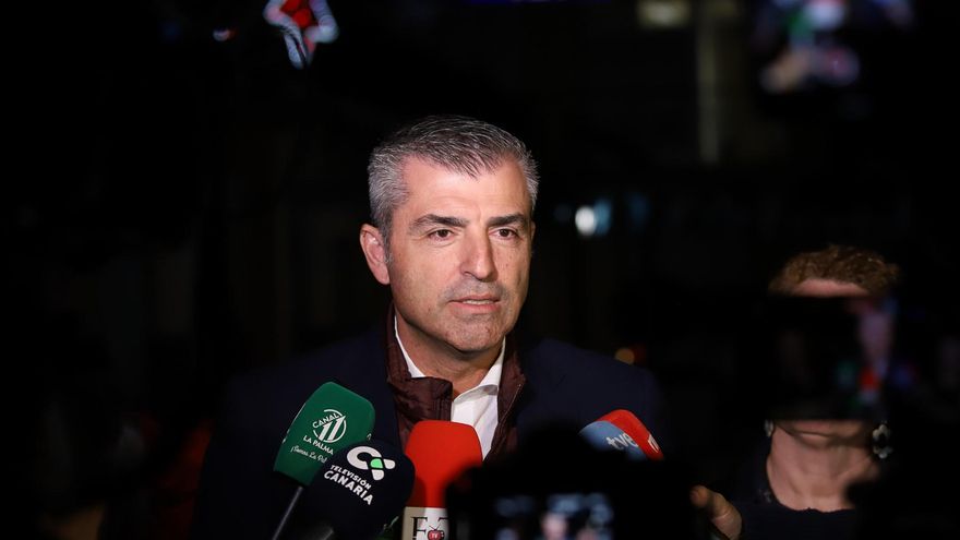 El vicepresidente de Canarias (PP) acepta que su partido se quede fuera de la negociación para la acogida de menores migrantes