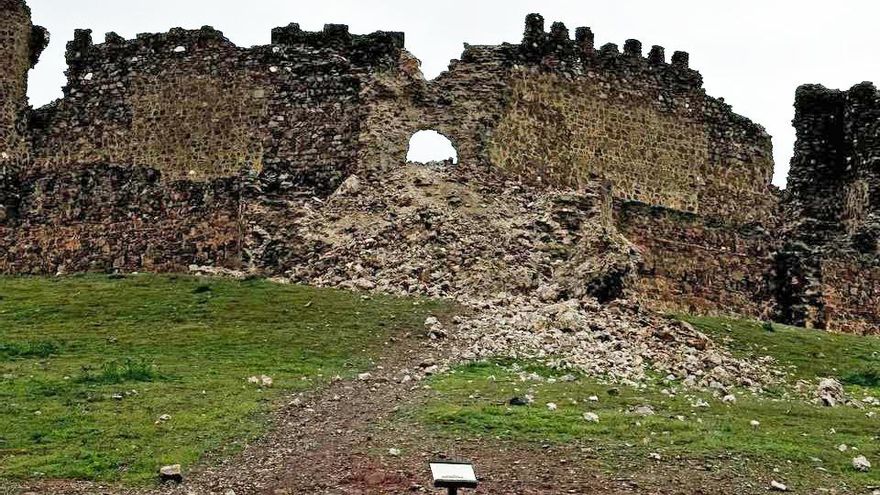 Se derrumba la torre barbacana del castillo de Almonacid de Toledo