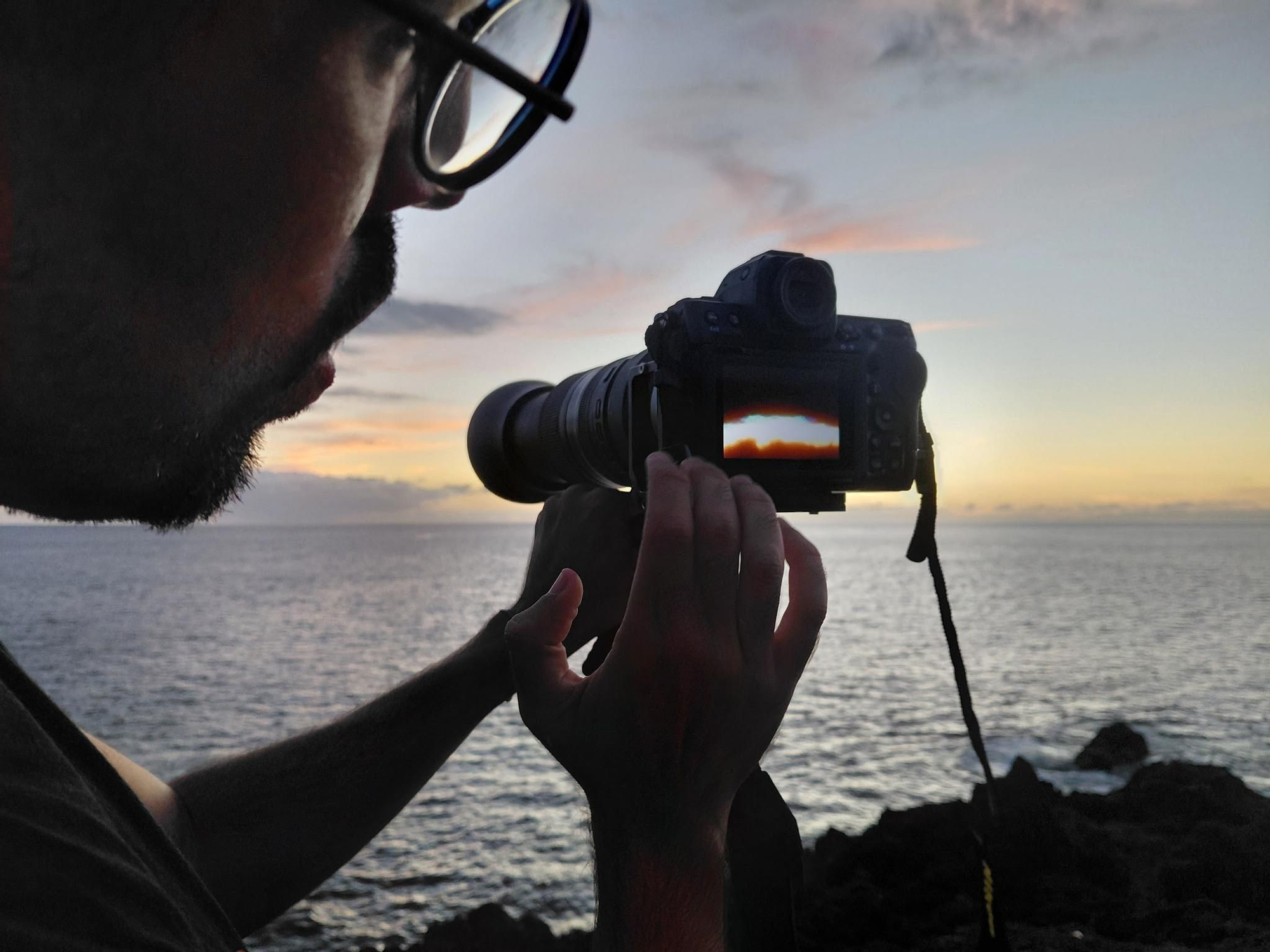 Benjamín Brito mostrando 'in situ' el rayo verde en su  cámara. MVH
