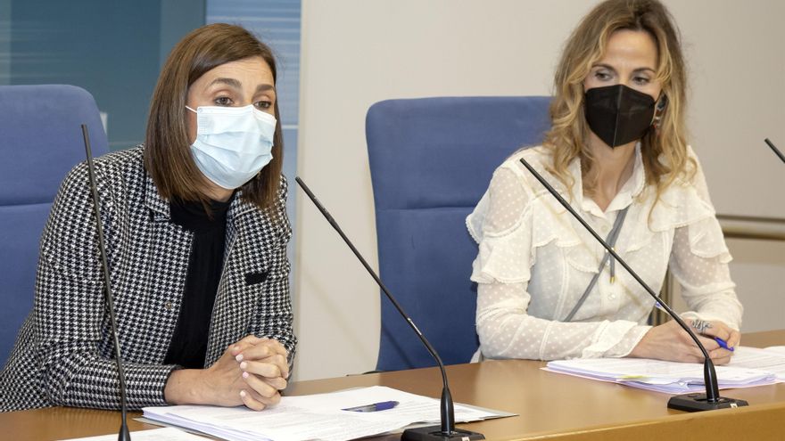 La consejera de Presidencia, Paula Fernández, y la directora general de Interior, Jezabel Morán, en rueda de prensa.