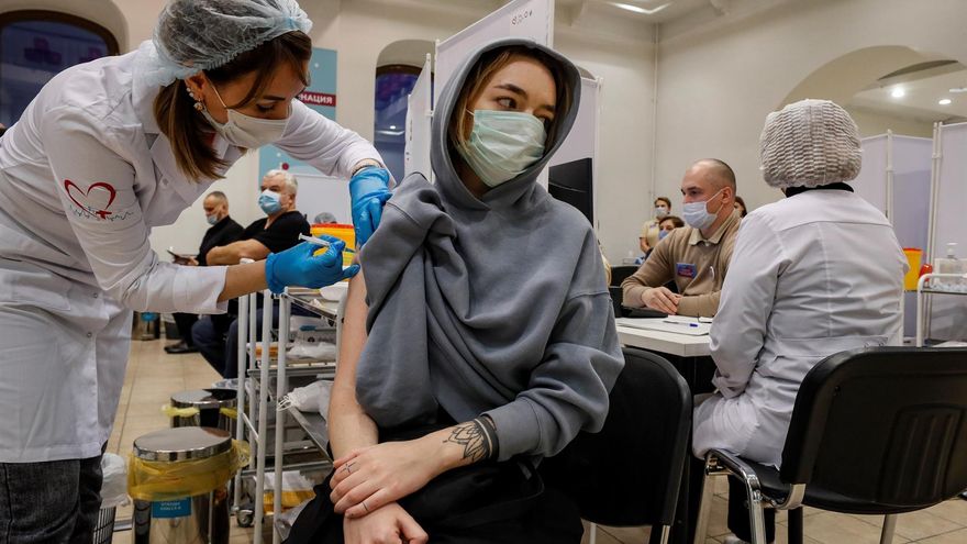 Rusia notifica por tercer día más de 40.000 casos de covid en un mes negro