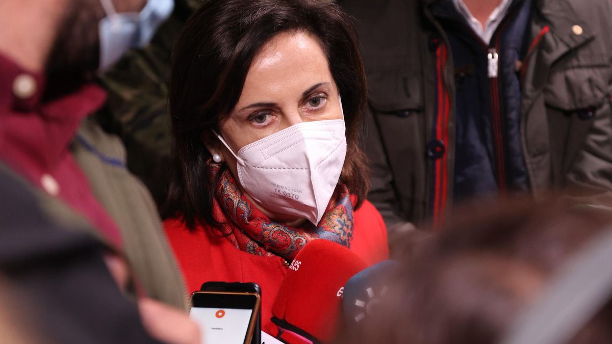 La ministra de Defensa, Margarita Robles, este viernes en Córdoba en declaraciones a los medios tras la visita a la Brigada 'Guzmán el Bueno' X.