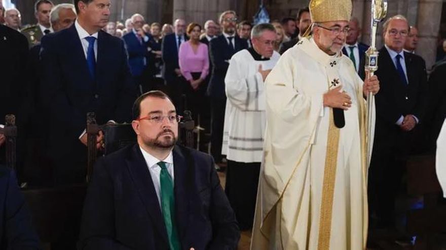 Los sermones ultraderechistas del arzobispo de Oviedo que han provocado la ruptura con el Gobierno de Asturias