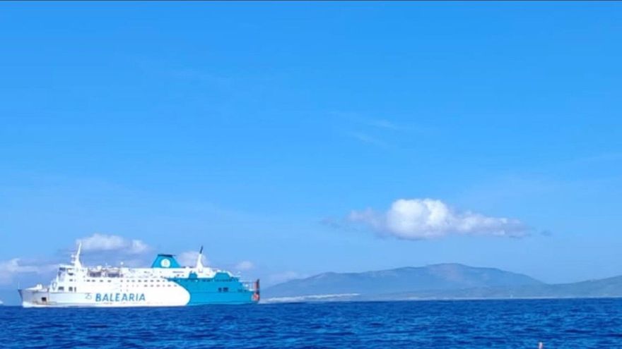 Mikel Osa, el nadador solidario, cumple el reto de cruzar a nado el Estrecho de Gibraltar para visibilizar la ELA