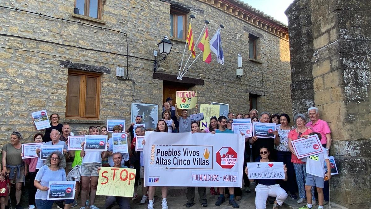 Concentración de vecinos en Fuencalderas