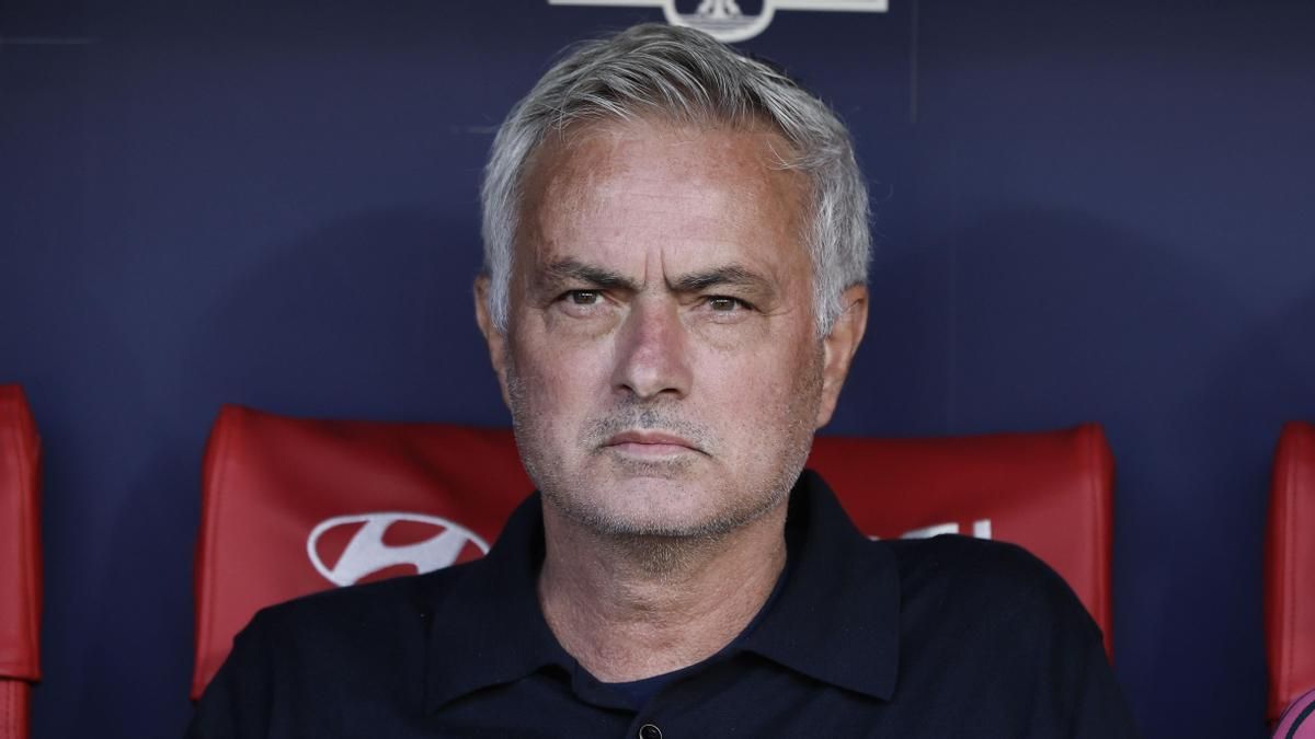 El papel de Mourinho señalando a los árbitros incendia la liga y las redes sociales: "Stop acoso arbitral"