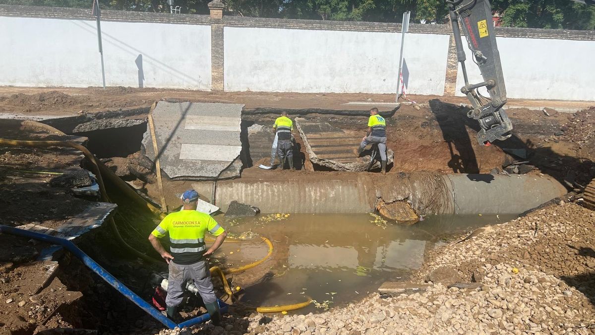 La rotura de una tubería deja sin agua a diez municipios de Sevilla abastecidos por el Huesna