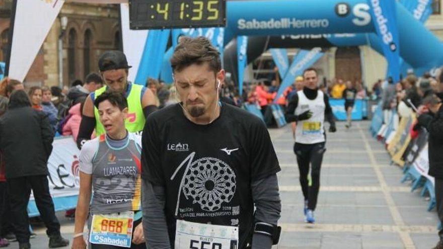 Sufrimiento en la línea de meta en la Catedral. / C.J.D.