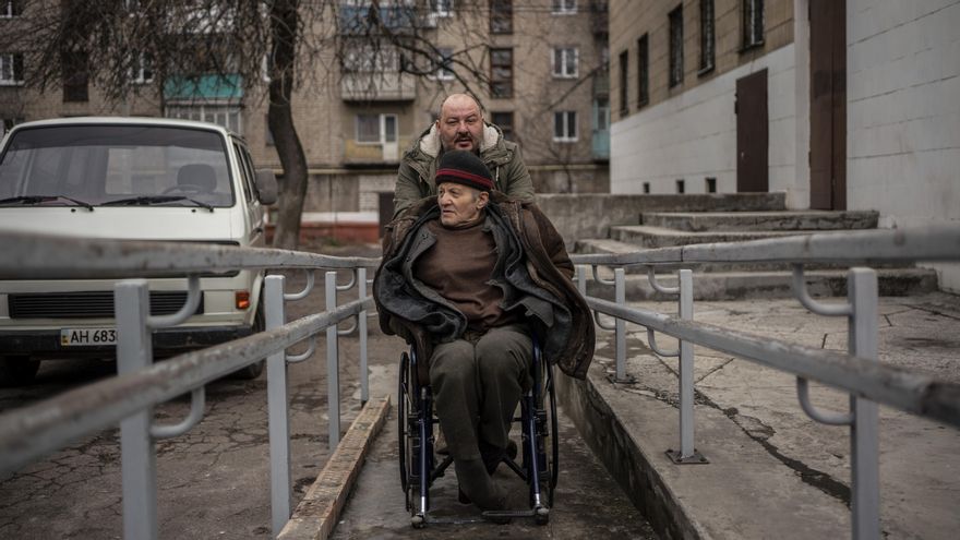 Huida de Bajmut bajo los ataques rusos