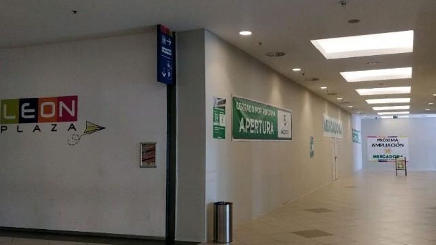 Este verano le ha tocado reforma, y también ampliación, al supermercado de Mercadona en León Plaza.