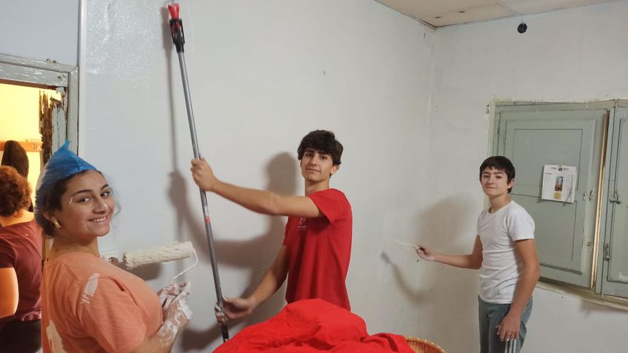 Diez jóvenes scouts recuperan la sacristía de Valareña, un pueblo zaragozano de 250 habitantes